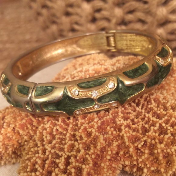 Bracelets - Picture 3 of 6